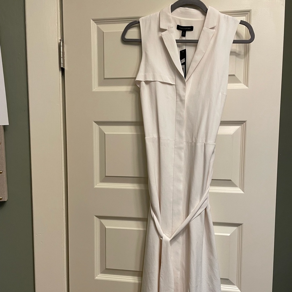 Banana Republic : NWT size 6 white shirtdress